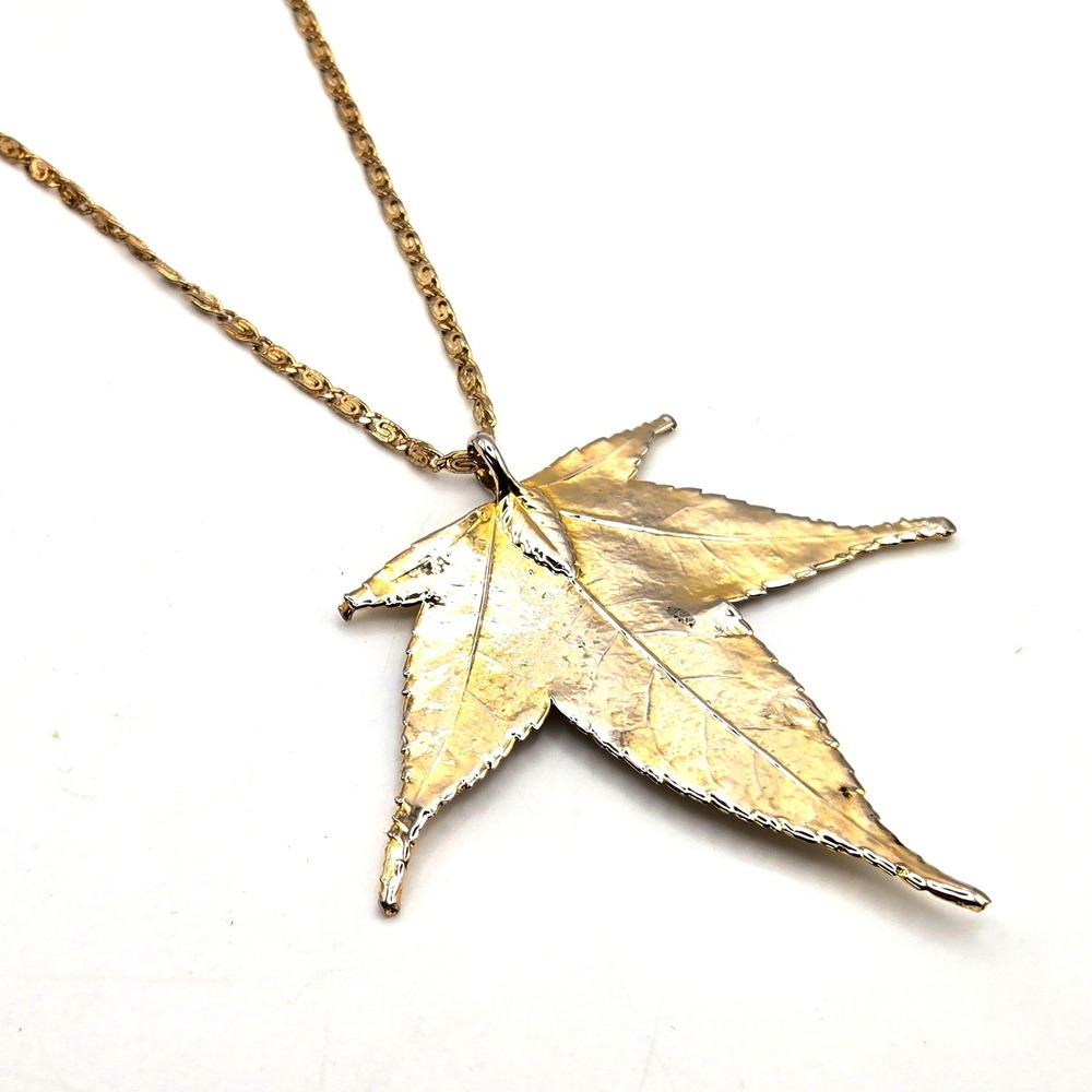 Vintage Gold Tone Maple Leaf Pendant Necklace Textured Link Chain 24 Inch